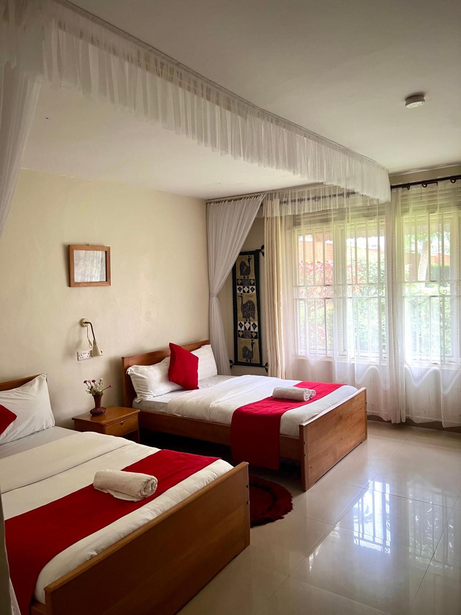 Sunset Hotel Entebbe Exterior foto